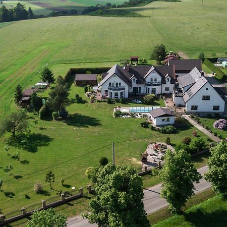 Penzion Benesov Hotel Broumov Bagian luar foto