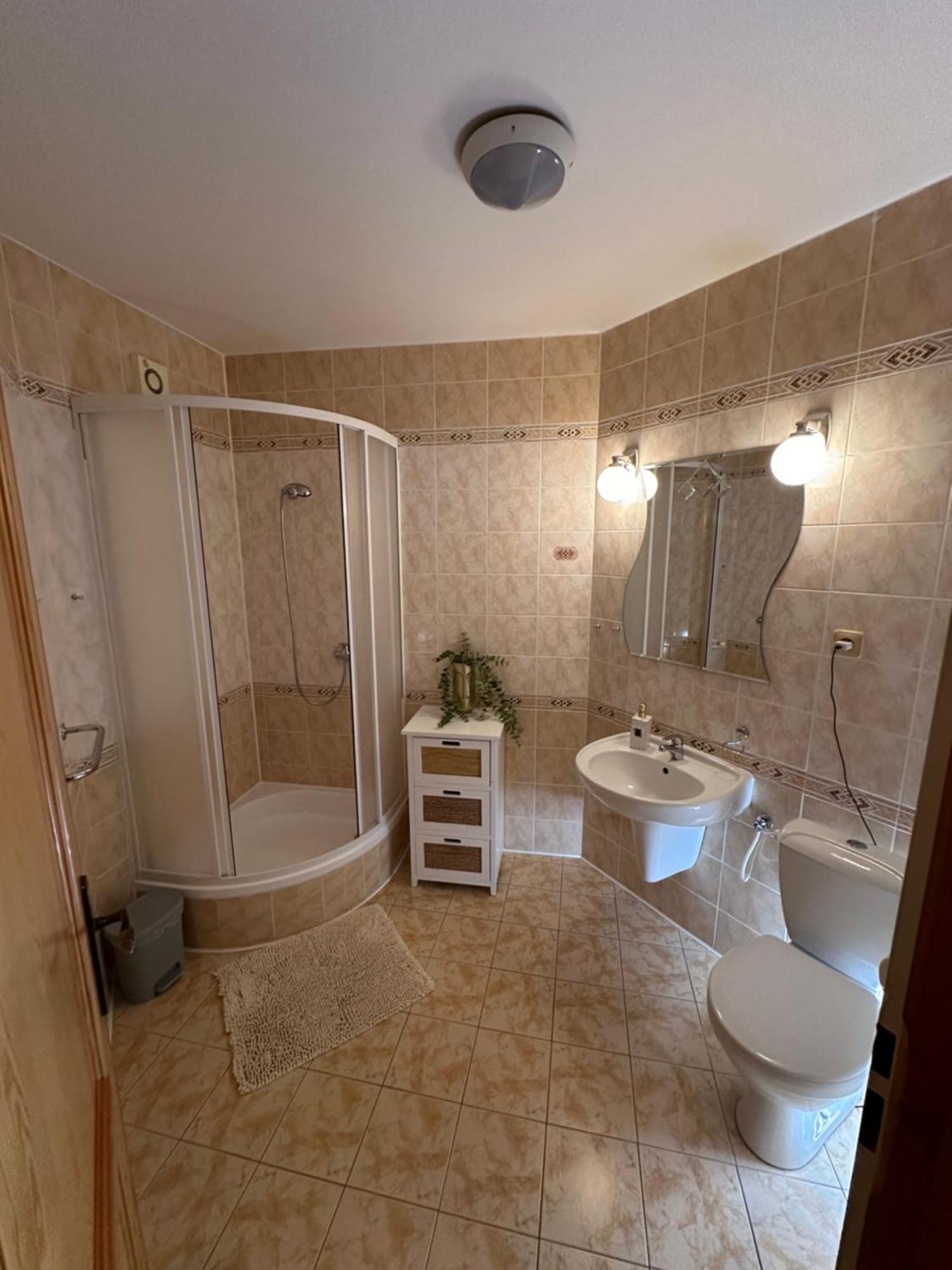 Penzion Benesov Hotel Broumov Bagian luar foto