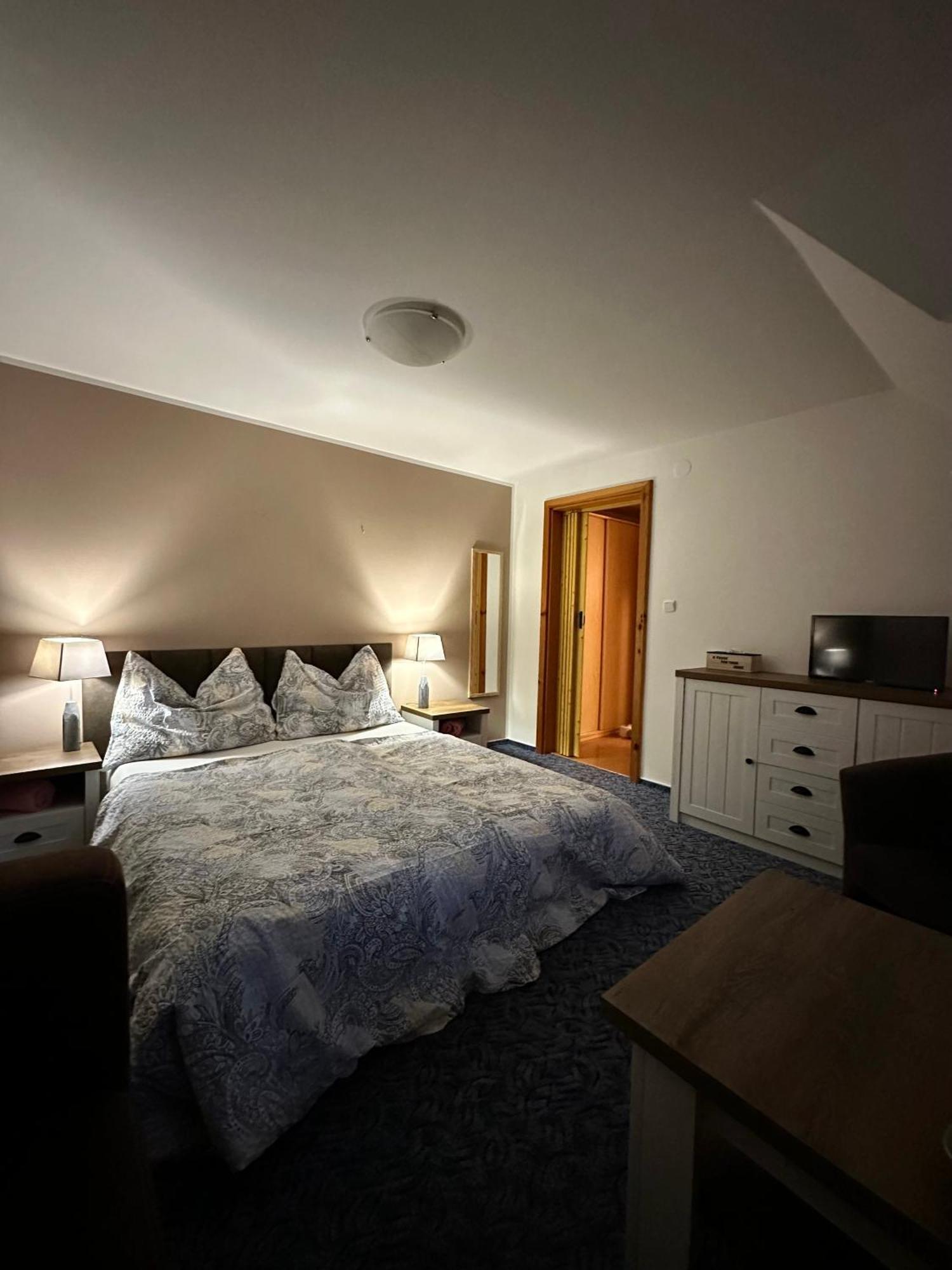 Penzion Benesov Hotel Broumov Bagian luar foto