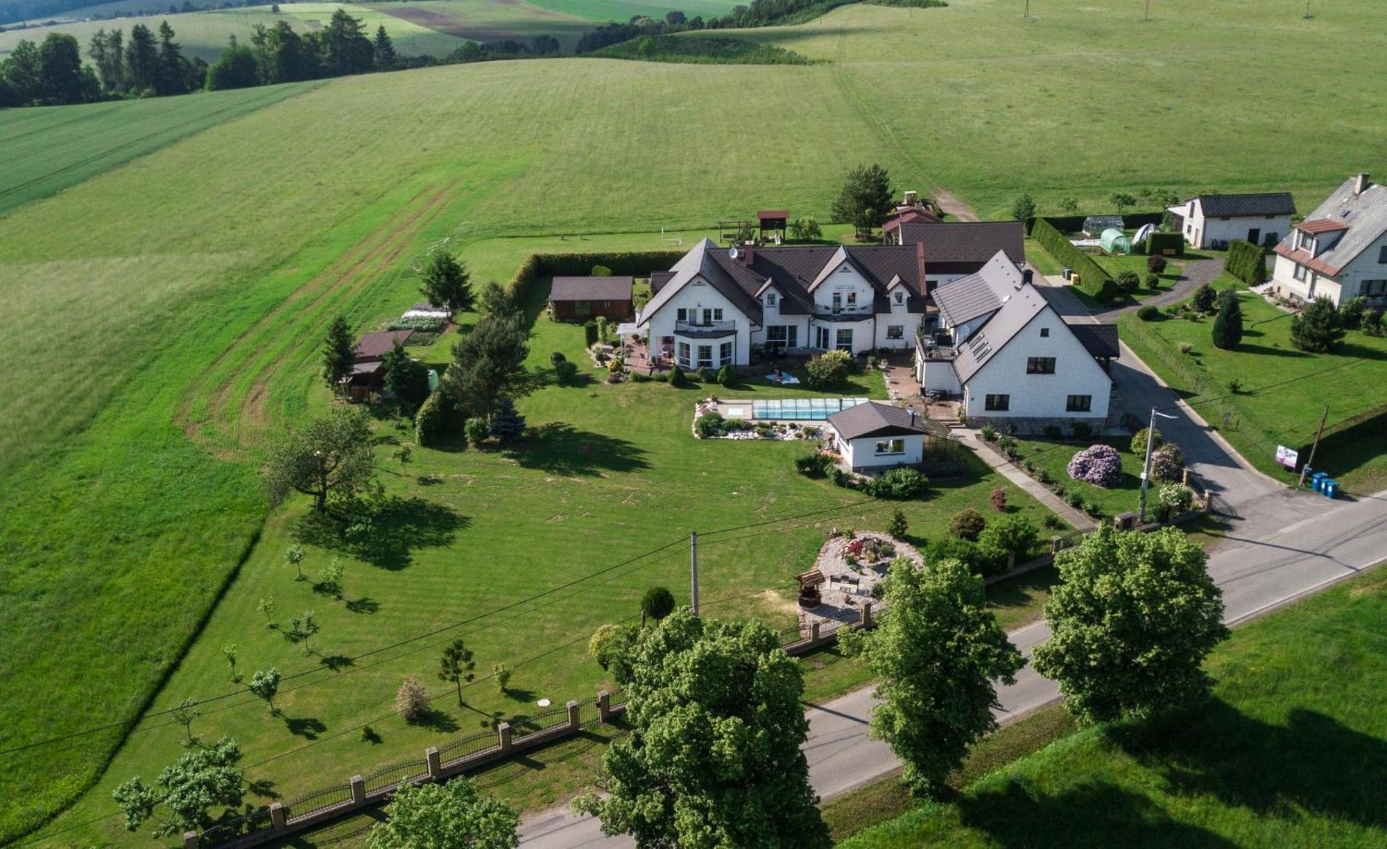 Penzion Benesov Hotel Broumov Bagian luar foto